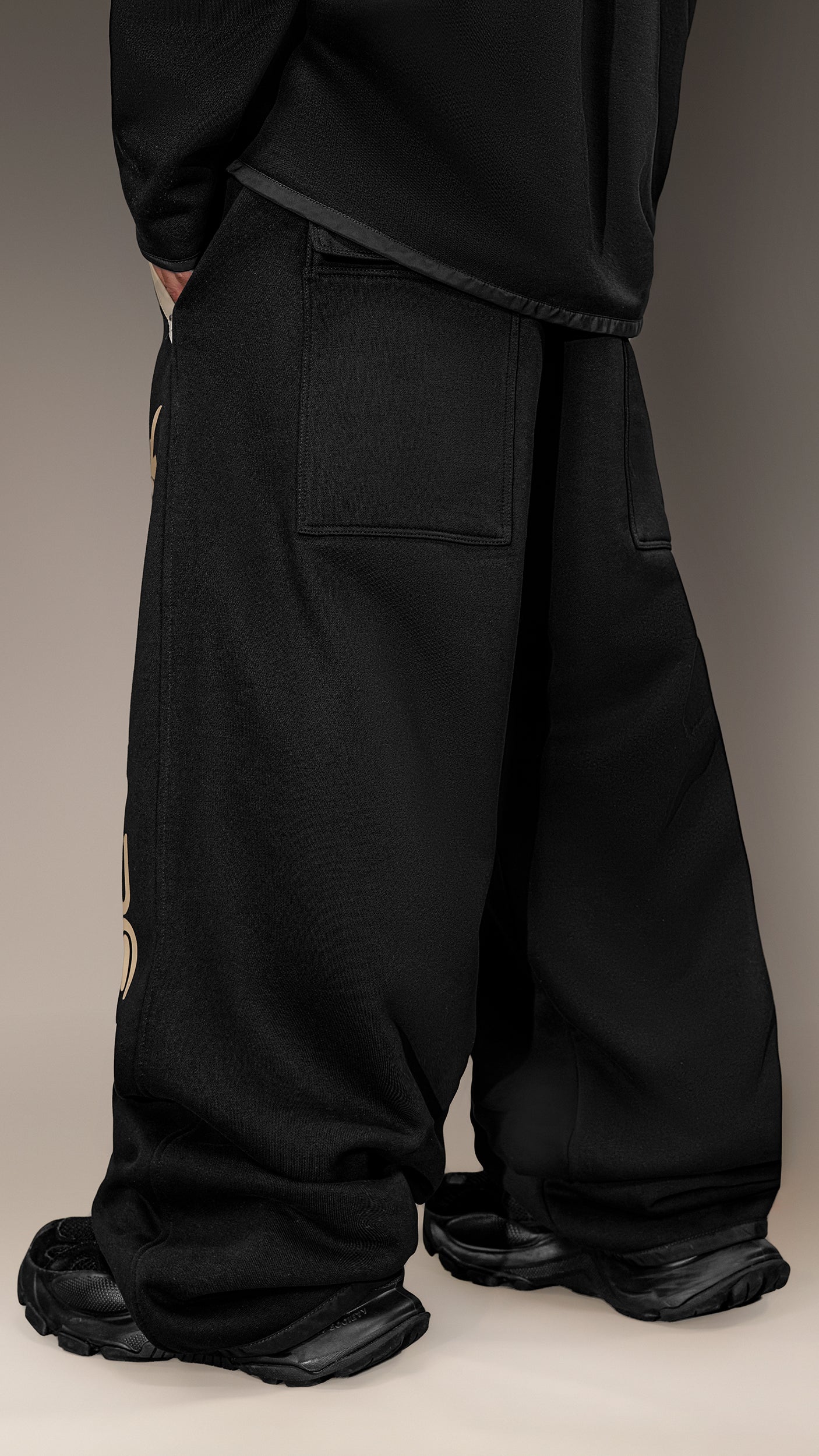 Pantaloni Jogger „Made by Society” – P16002