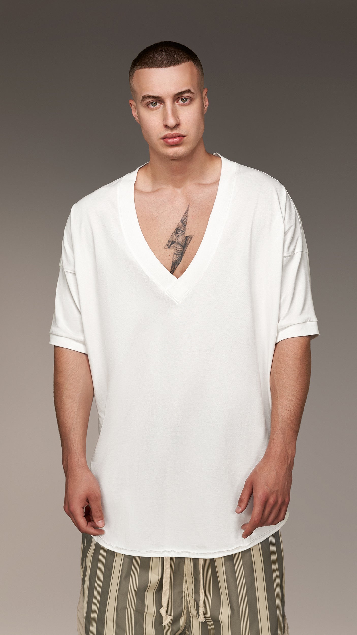 Tricou cu decolteu - T15809