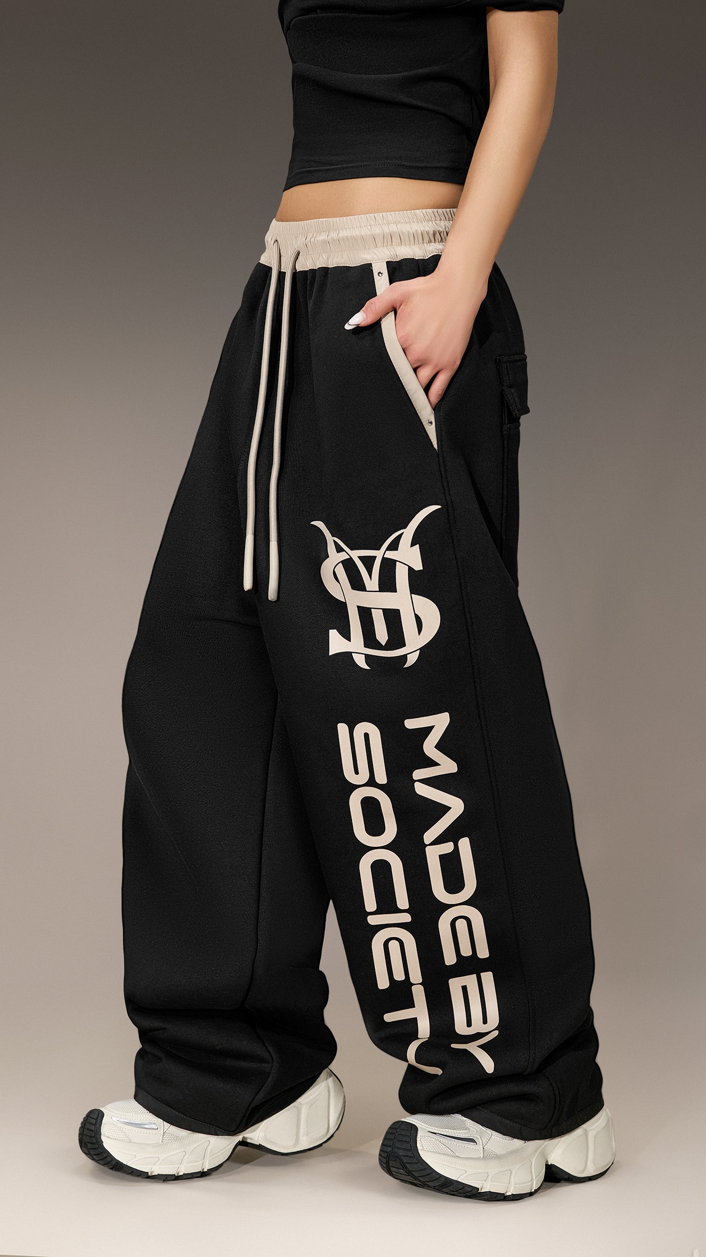 Pantaloni Oversized Made By Society – P26030