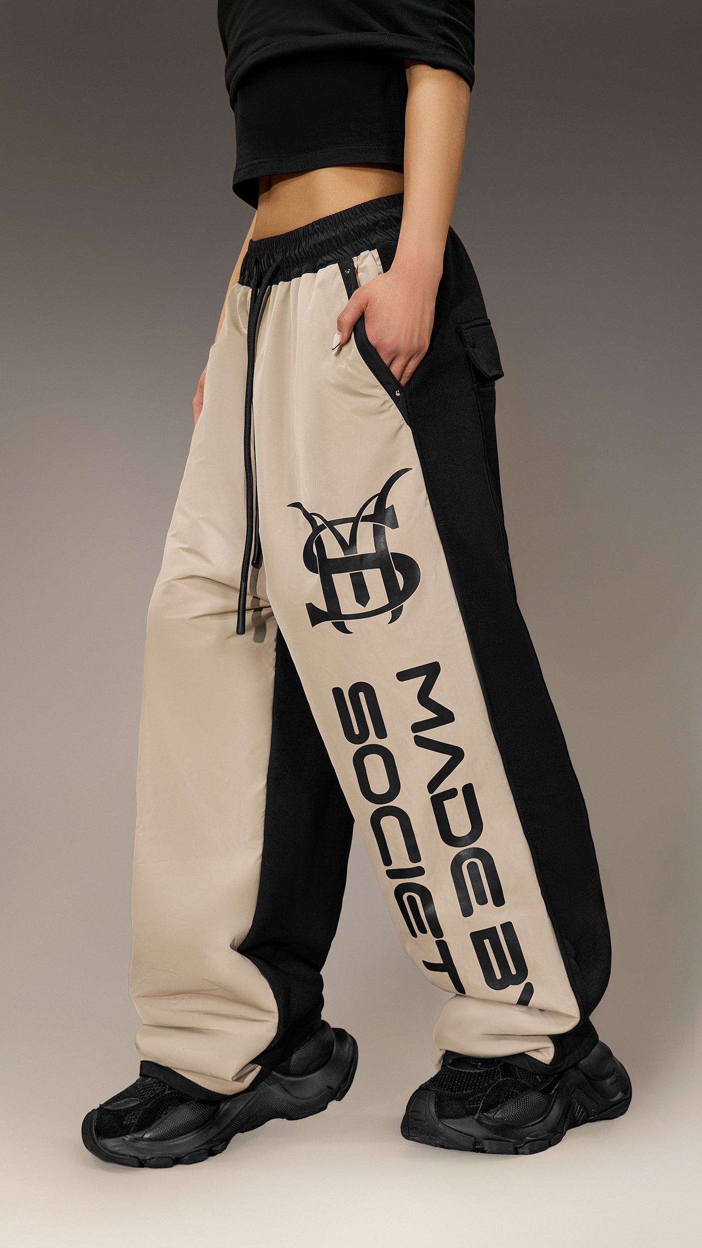 Pantaloni Oversized Made By Society – P26043