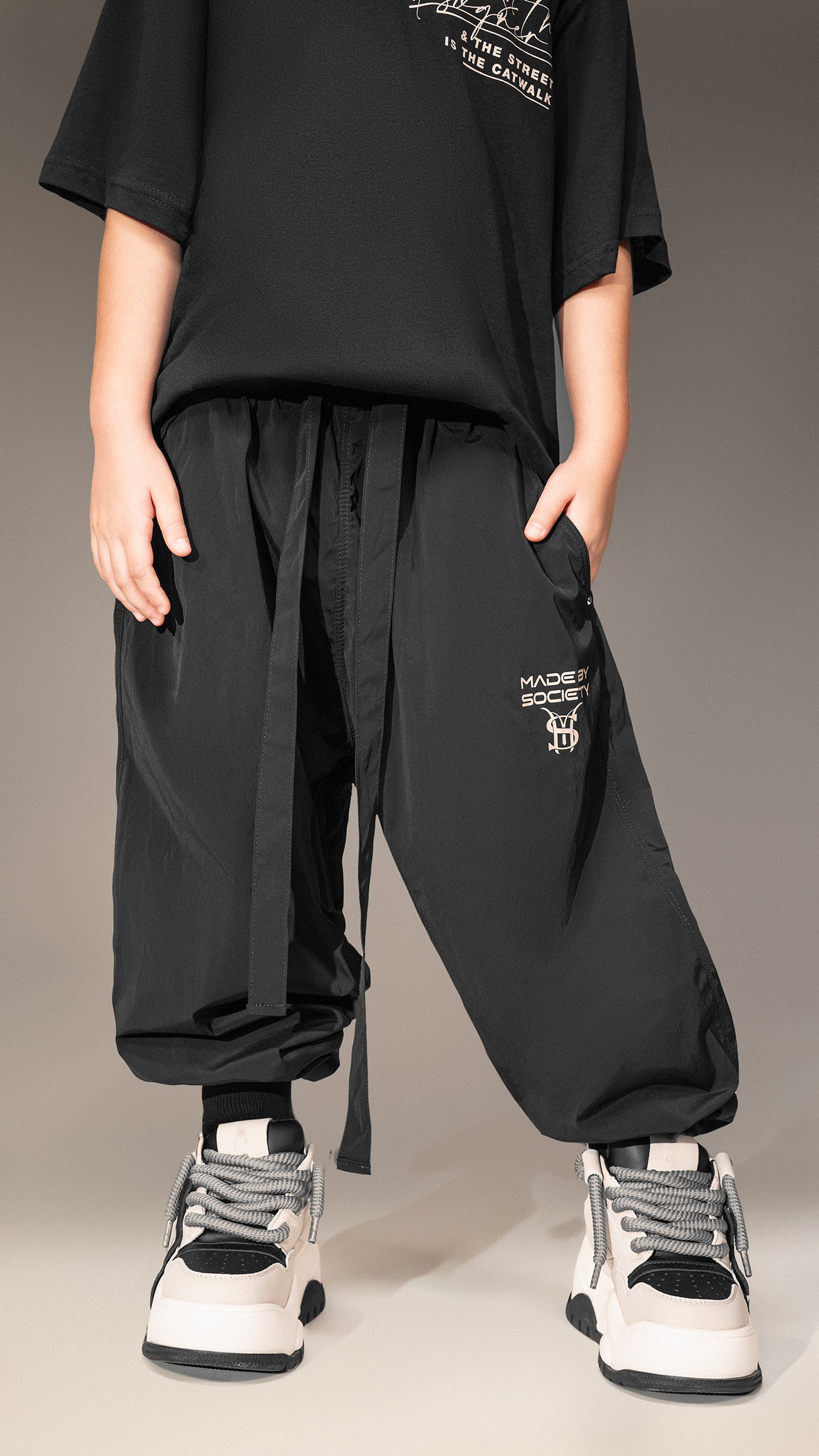 Pantaloni fas „Made by Society” - P35646