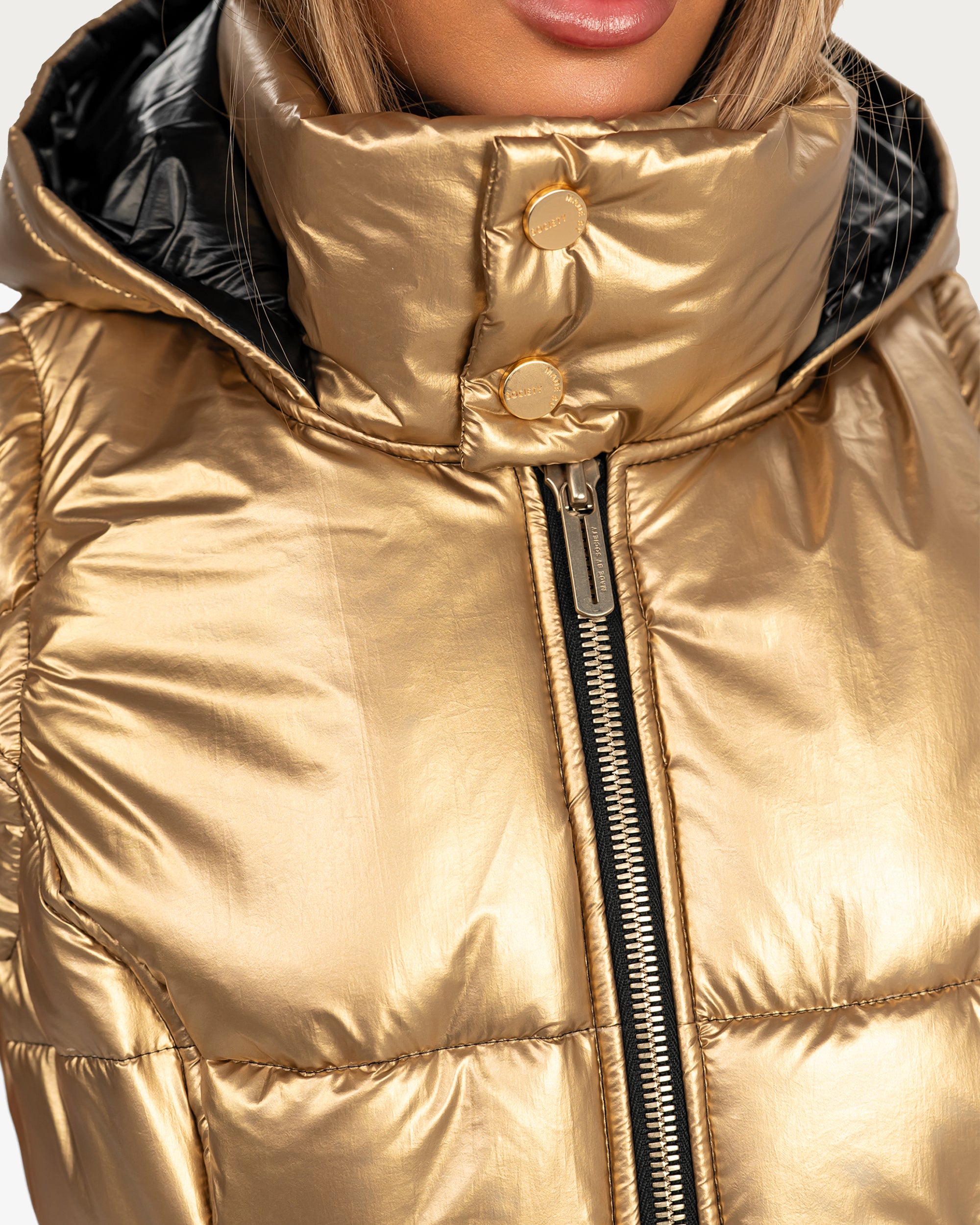 Varnished gold vest - V25001